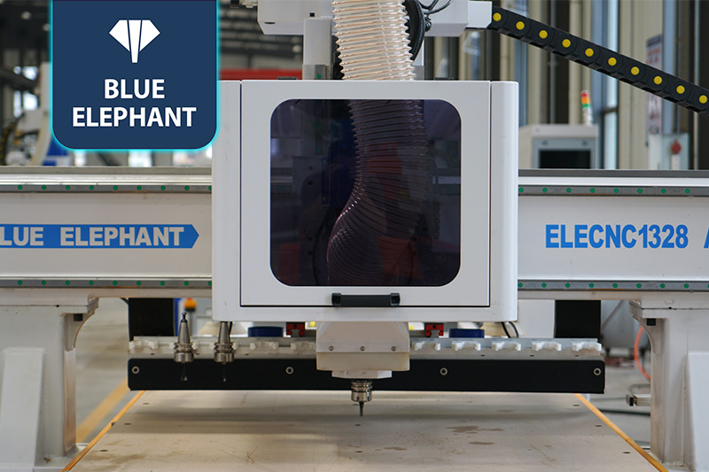 EK2直排換刀加工中心+上下料貼標